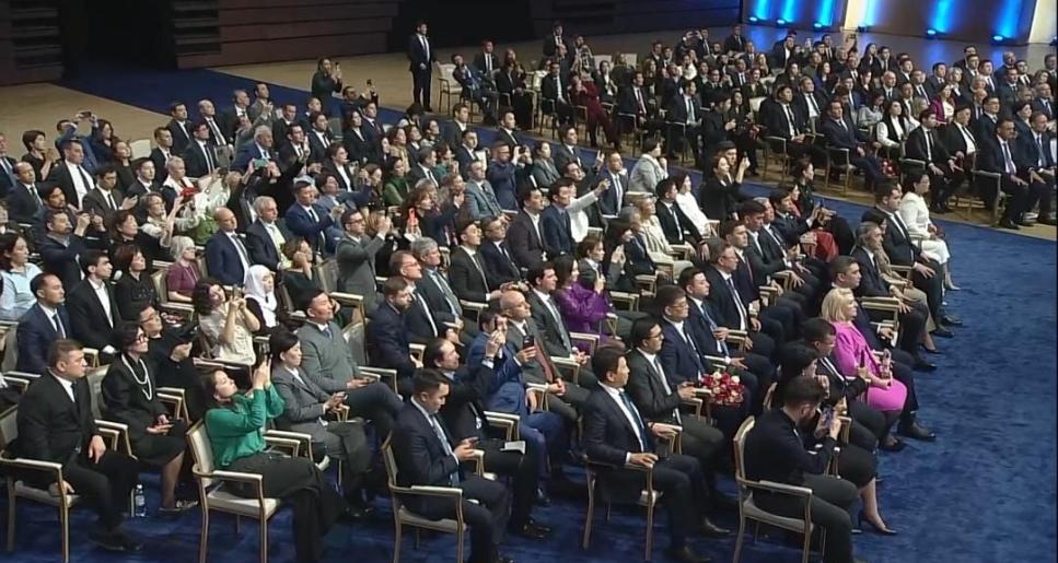 Президент Қасым-Жомарт Тоқаев «Алтын сапа» және «Парыз» байқауларына қатысқан кәсіпкерлердің барлығына алғыс айтып, лауреаттарды марапаттады