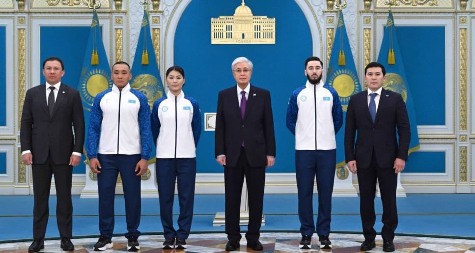 Президент Қысқы Олимпиада ойындары мен Паралимпиадаға қатысатын ұлттық құрама мүшелеріне Мемлекеттік туды тапсырды