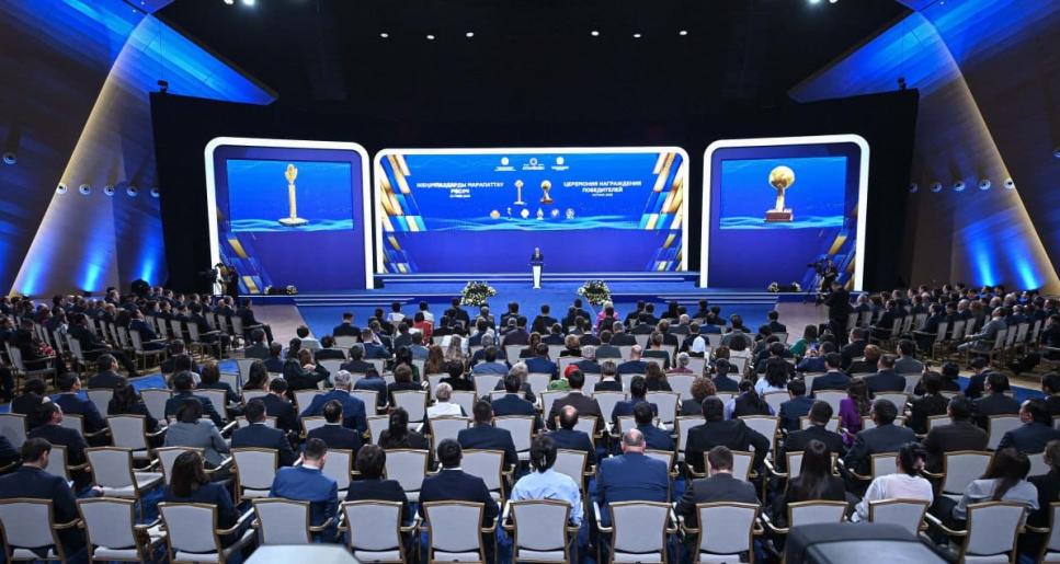 Қасым-Жомарт Тоқаев: «Қазақстан жағдайында цифрландыру мен жасанды интеллектіні енгізу ішкі жалпы өнімге 14 миллиард доллардан 20 миллиард долларға дейін кіріс әкелуі мүмкін»