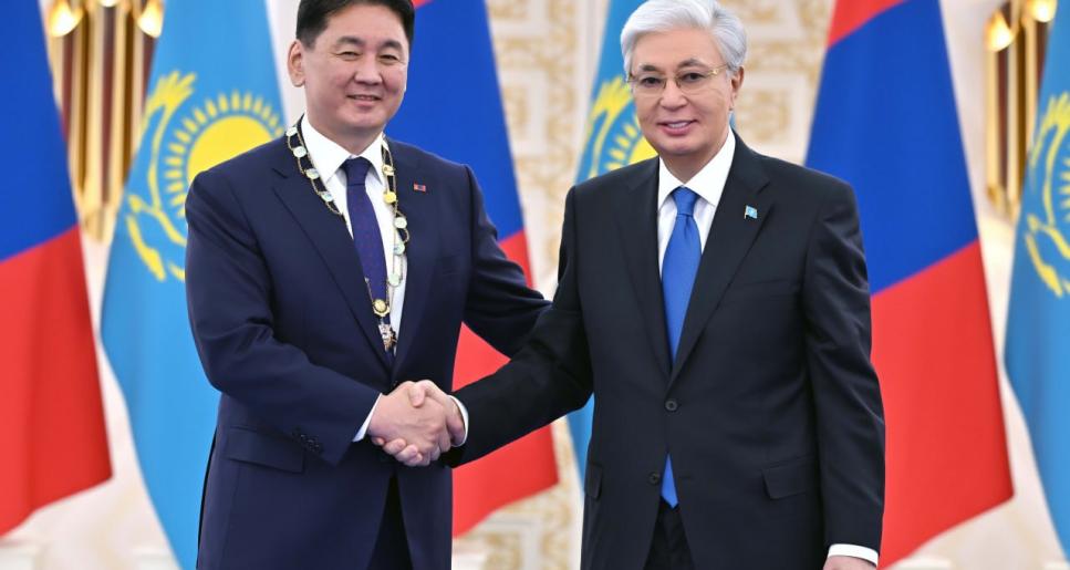 Қасым-Жомарт Тоқаев Моңғолия Президенті Ухнаагийн Хурэлсухты «Алтын Қыран» орденімен марапаттады 
