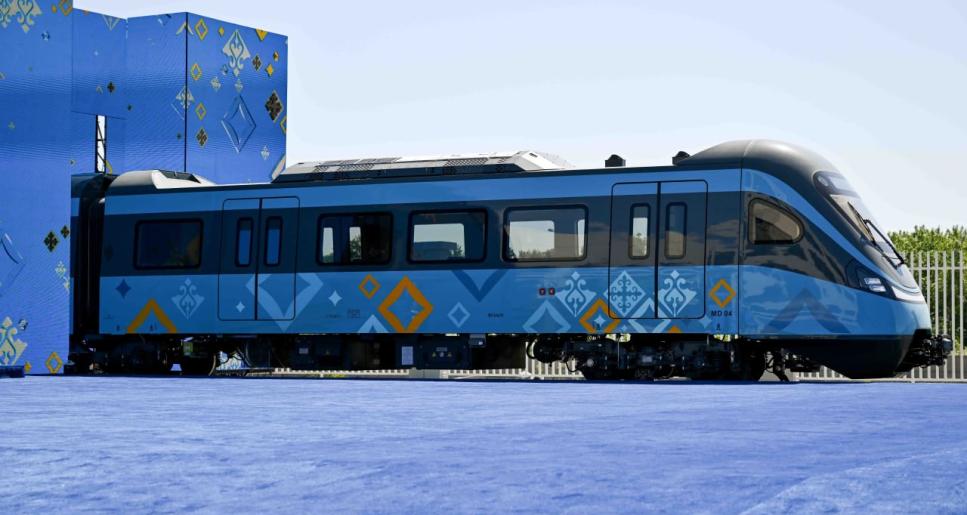 Президент Қасым-Жомарт Тоқаев елордадағы қоғамдық көлікке, соның ішінде LRT жүйесіне мониторинг жүргізіп, жұмысын реттейтін Бірыңғай диспетчерлік орталықтың қызметімен танысты
